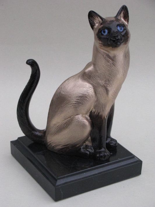 Скульптура «Кошка», бронза, камень. Скульптор Васильченко Андрей. Купить скульптуру