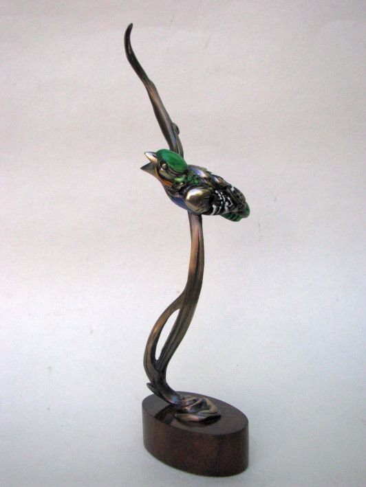 Скульптура «Птенец», бронза, дерево. Скульптор Васильченко Андрей. Купить скульптуру