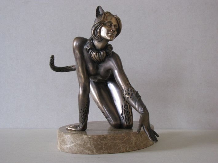 Скульптура “Девушка кошка”-3